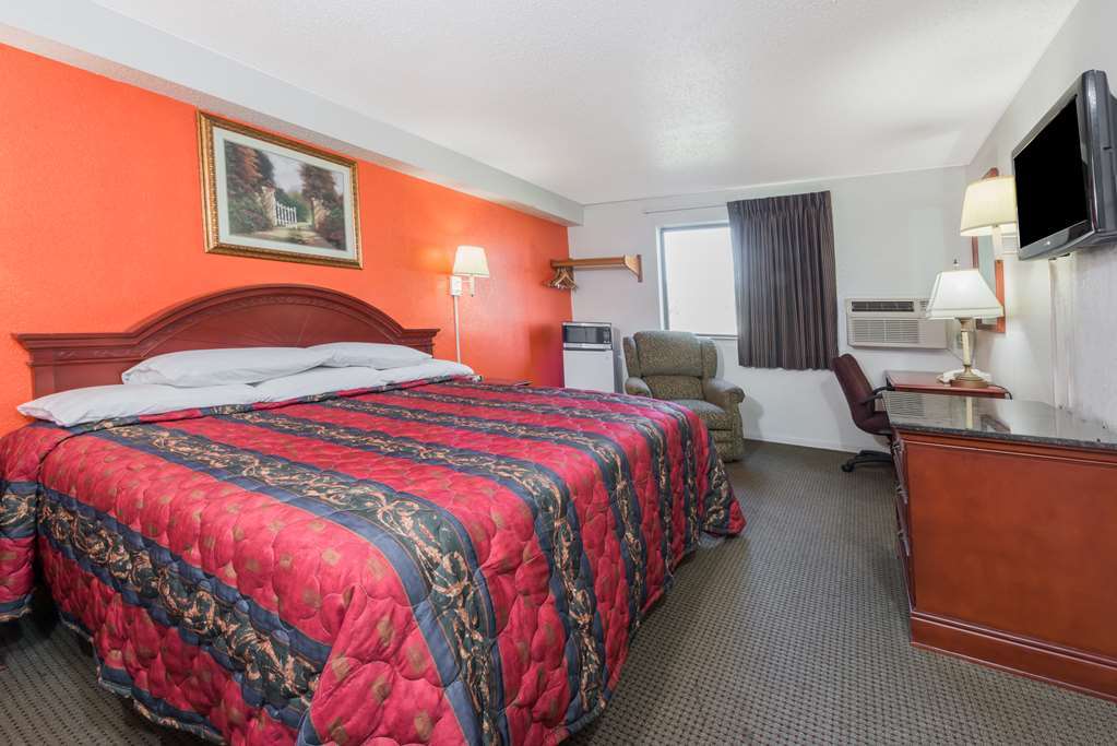 Knights Inn Ferguson Mo Castle Point Room photo